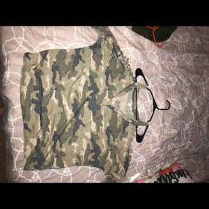 Camo cut out sleeve oversized top.